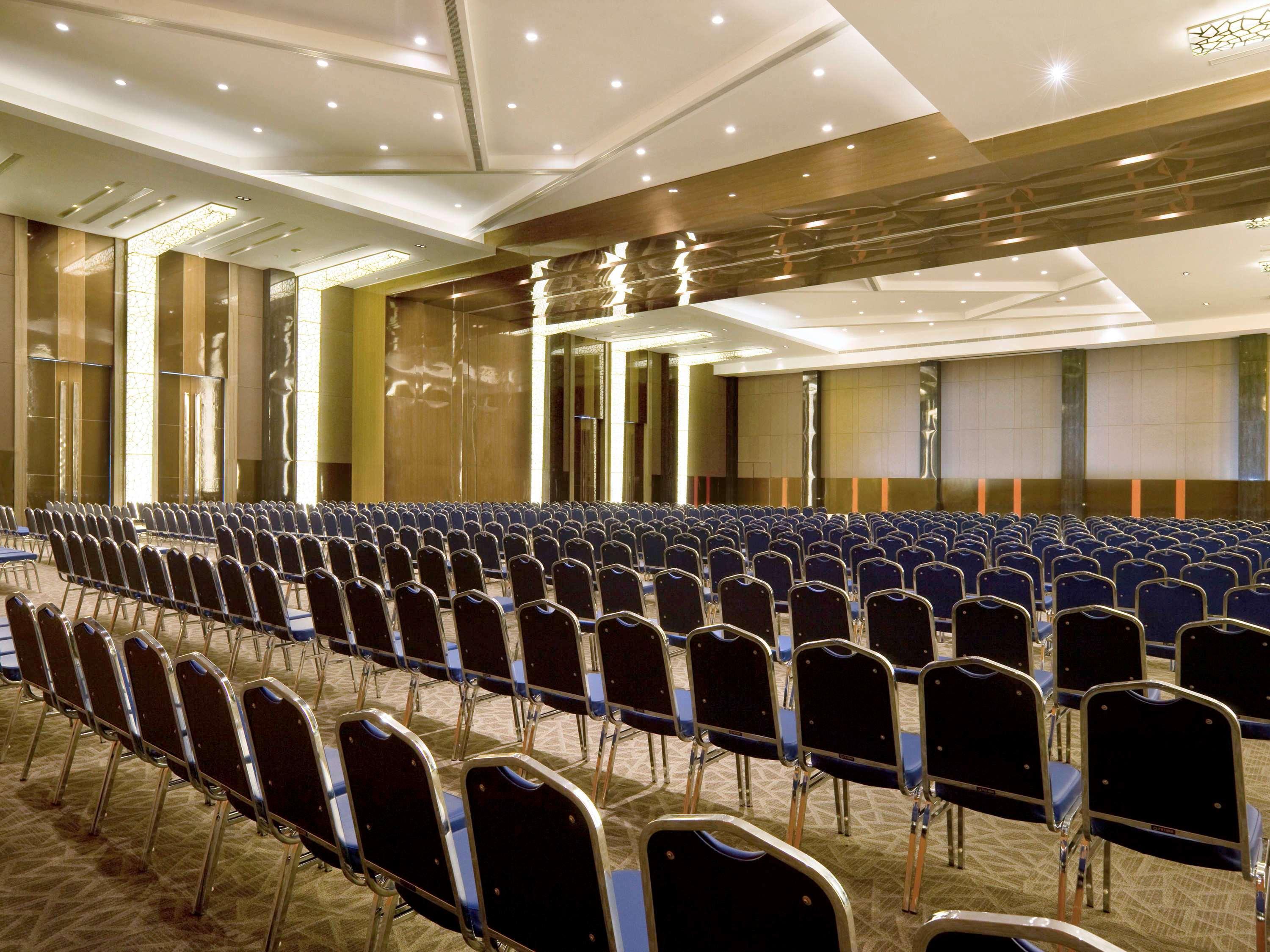 Novotel Bangka Hotel & Convention Center Pangkal Pinang Exteriör bild