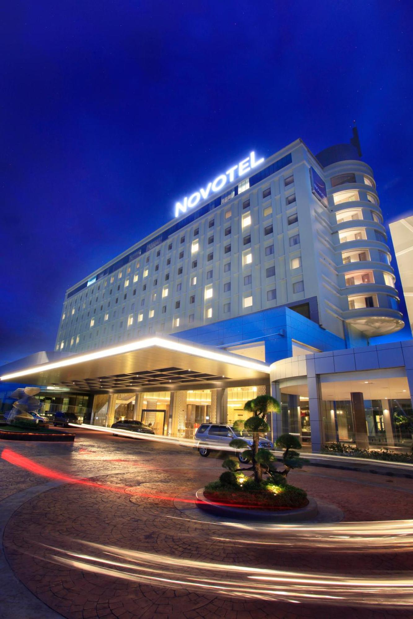 Novotel Bangka Hotel & Convention Center Pangkal Pinang Exteriör bild