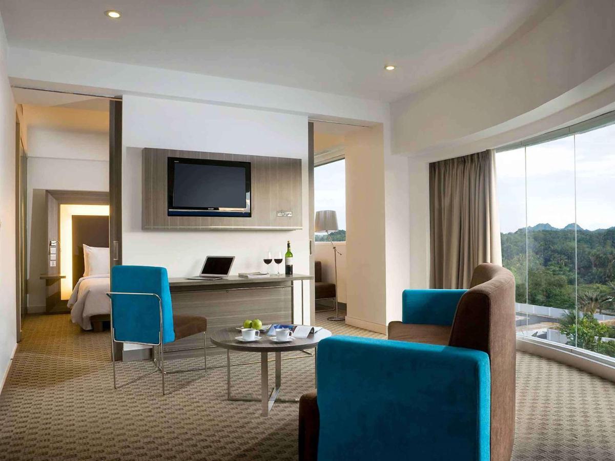 Novotel Bangka Hotel & Convention Center Pangkal Pinang Exteriör bild